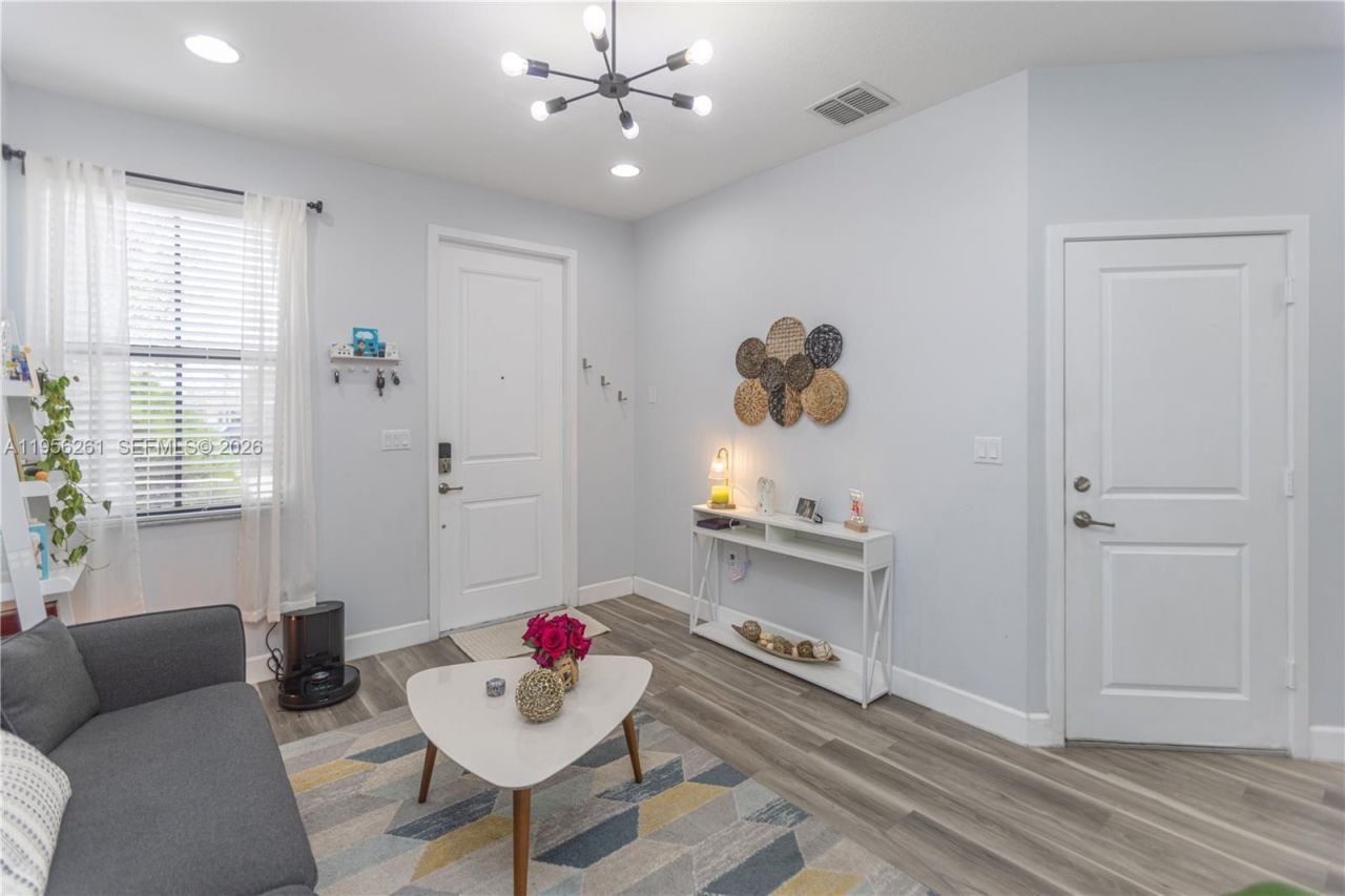 5203 NW 50th Ter, Tamarac, FL 33319 Photo