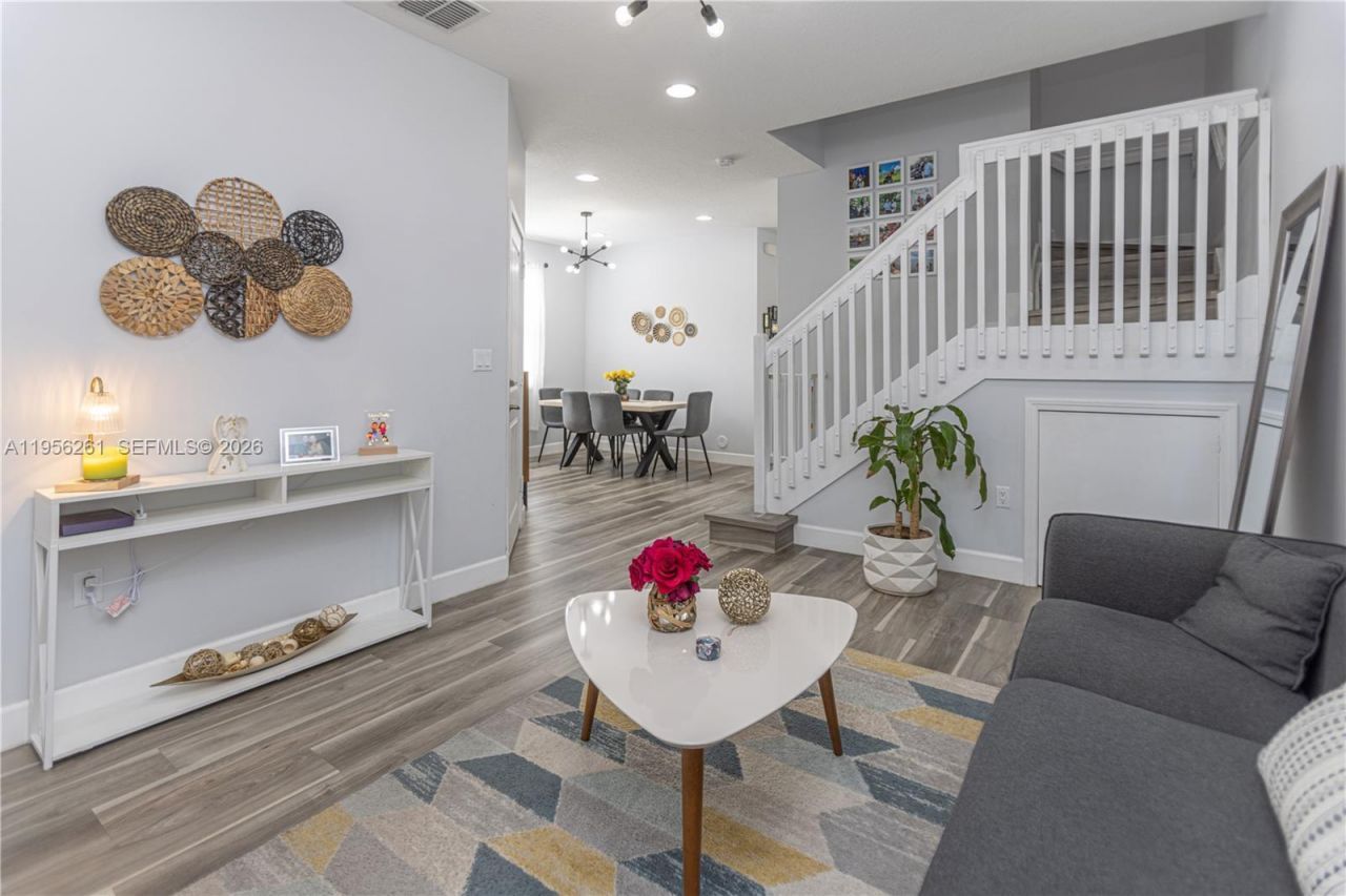 5203 NW 50th Ter, Tamarac, FL 33319 Photo