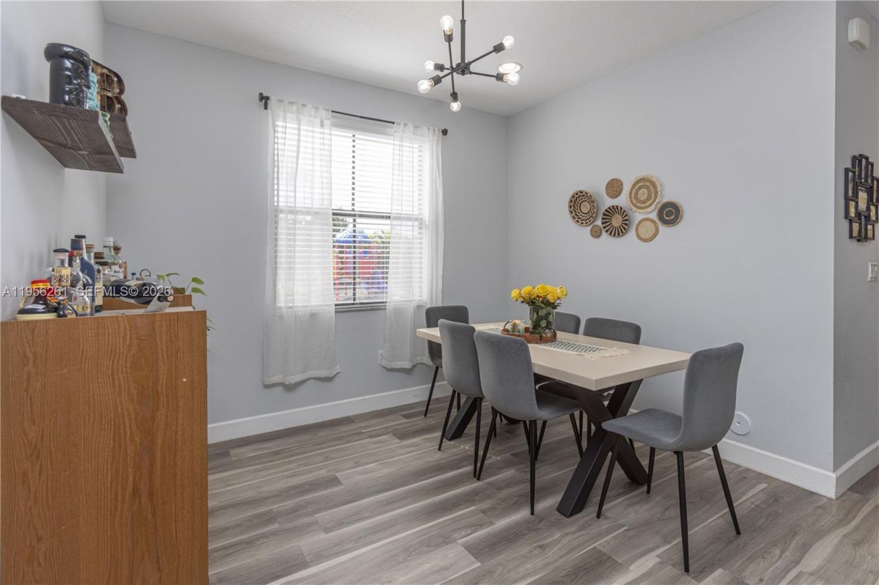 5203 NW 50th Ter, Tamarac, FL 33319 Photo