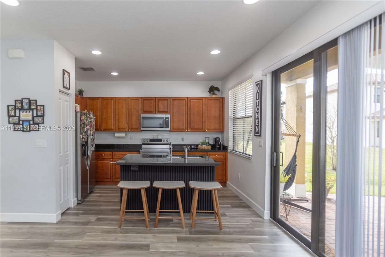 5203 NW 50th Ter, Tamarac, FL 33319 Photo