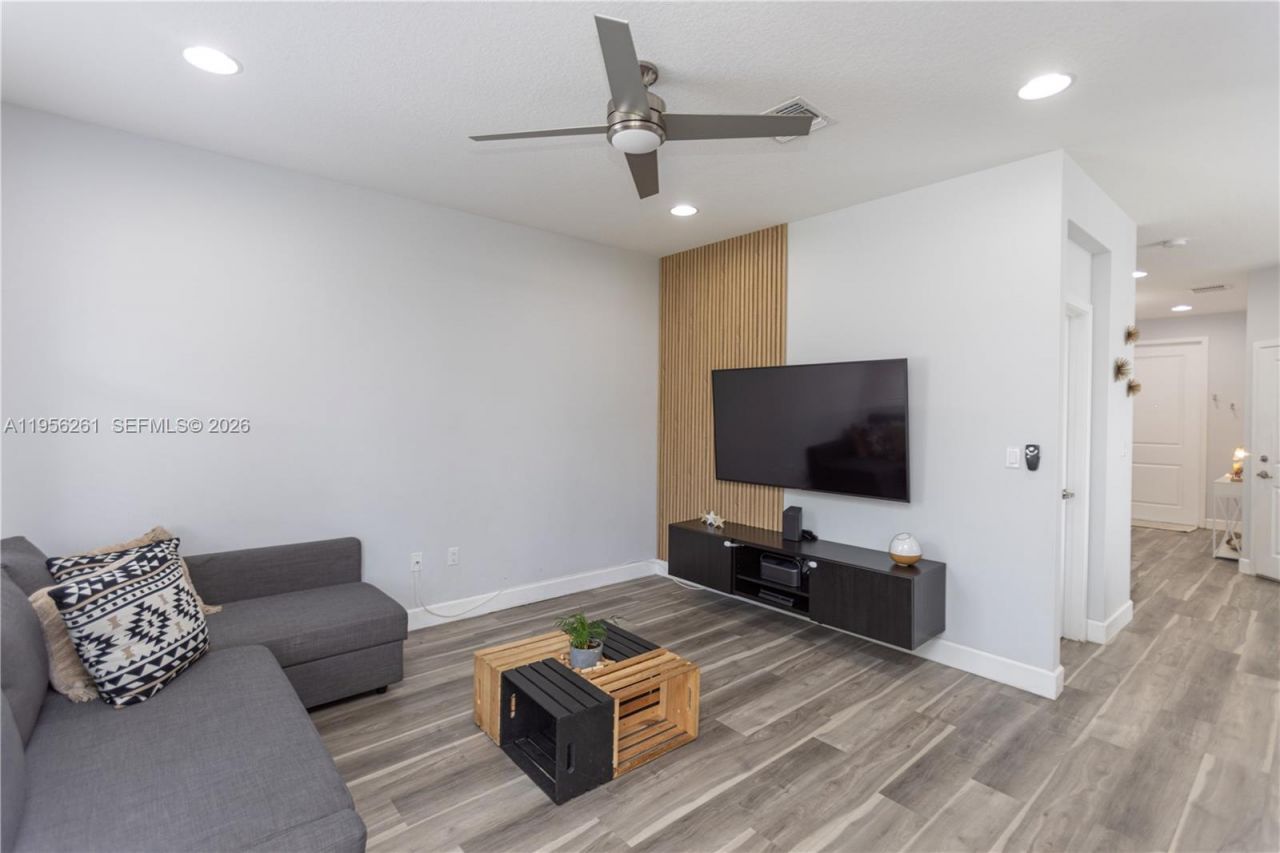 5203 NW 50th Ter, Tamarac, FL 33319 Photo