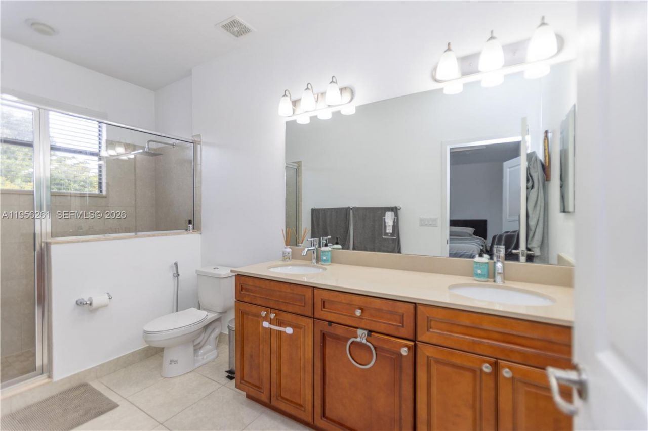 5203 NW 50th Ter, Tamarac, FL 33319 Photo