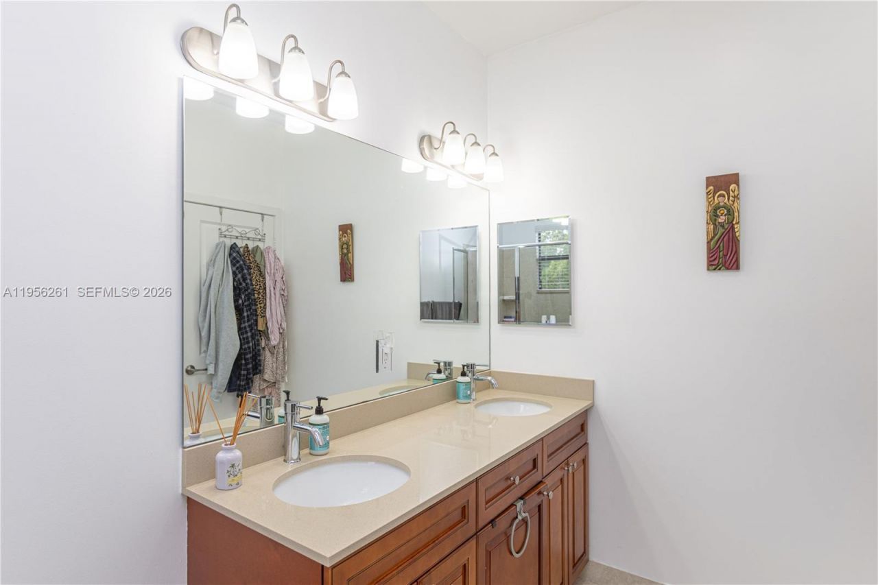 5203 NW 50th Ter, Tamarac, FL 33319 Photo