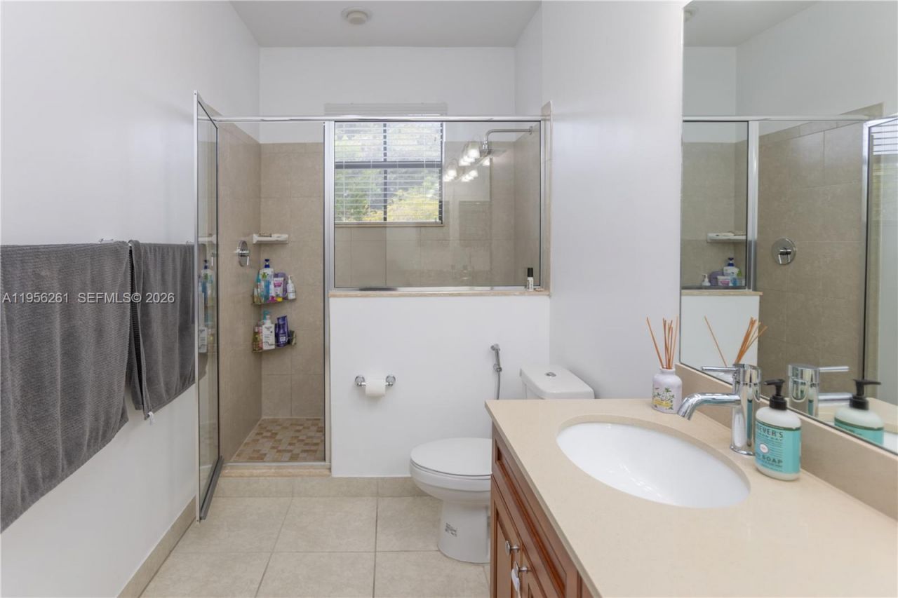 5203 NW 50th Ter, Tamarac, FL 33319 Photo