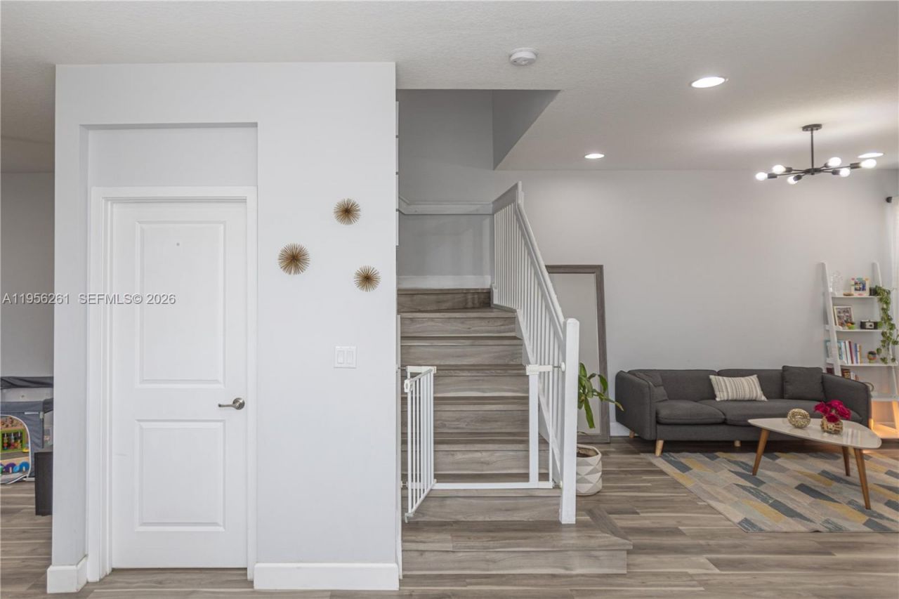 5203 NW 50th Ter, Tamarac, FL 33319 Photo