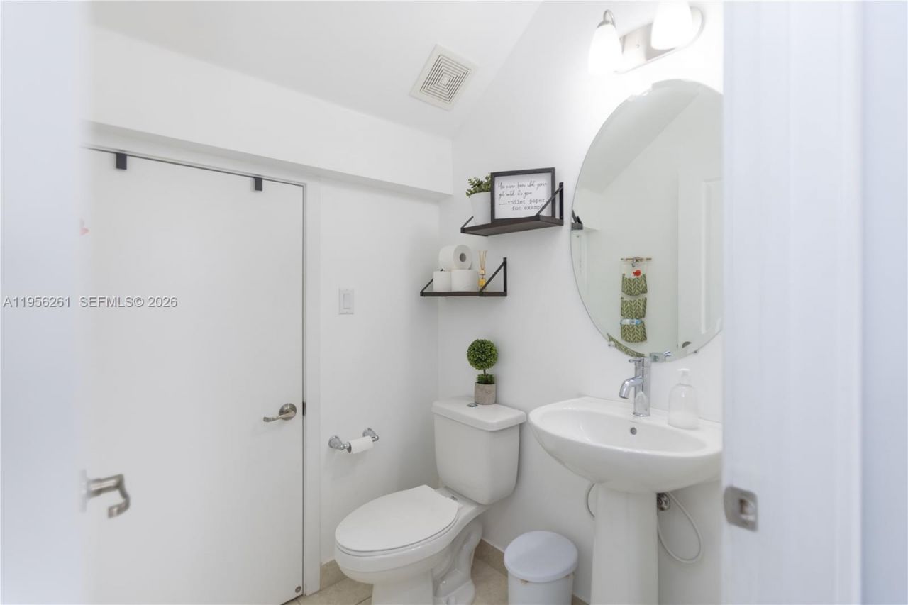 5203 NW 50th Ter, Tamarac, FL 33319 Photo