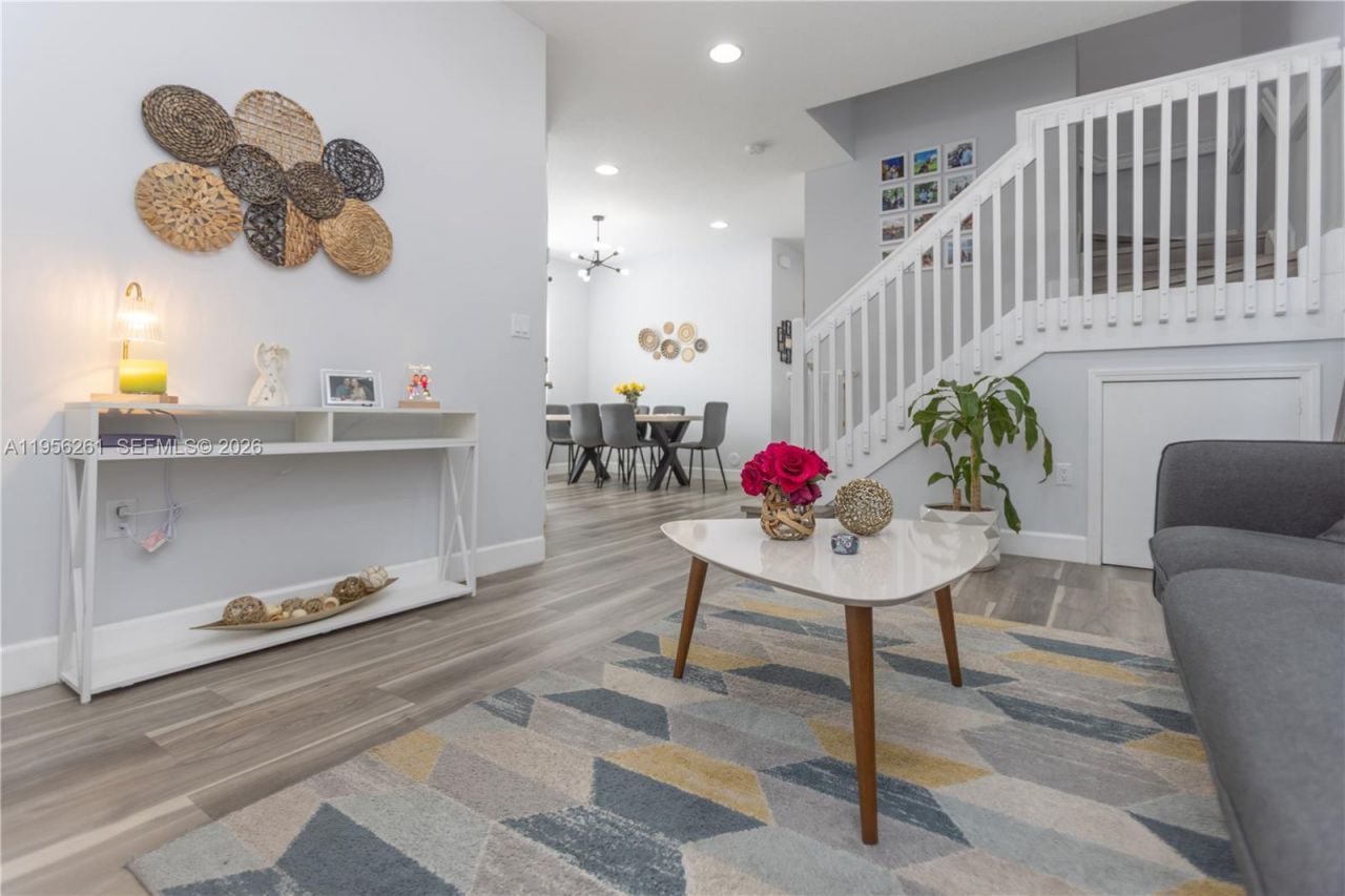 5203 NW 50th Ter, Tamarac, FL 33319 Photo