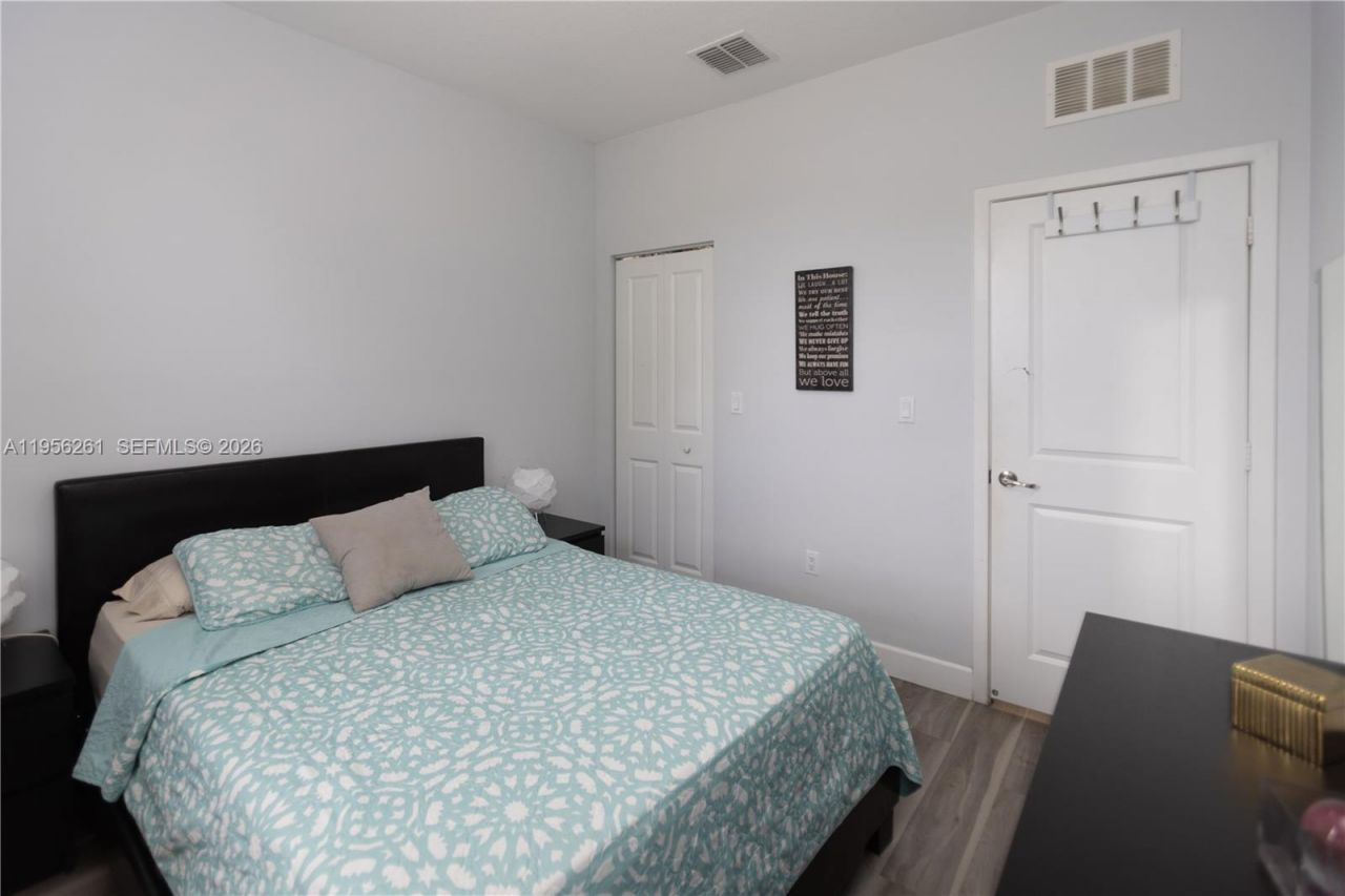 5203 NW 50th Ter, Tamarac, FL 33319 Photo