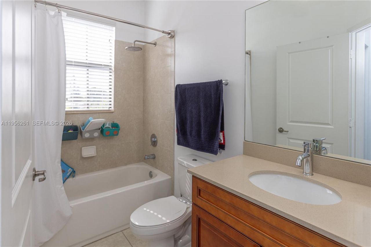 5203 NW 50th Ter, Tamarac, FL 33319 Photo