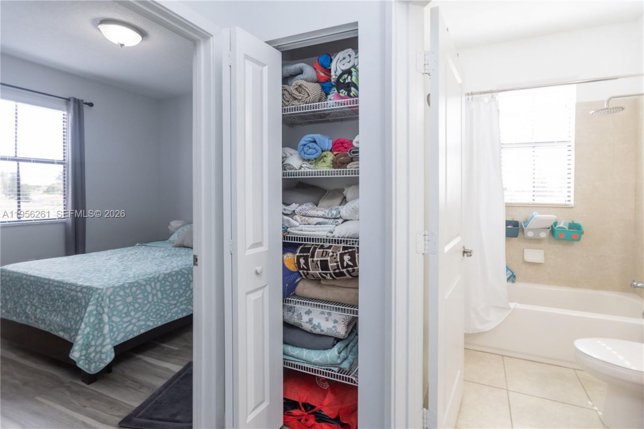 5203 NW 50th Ter, Tamarac, FL 33319 Photo