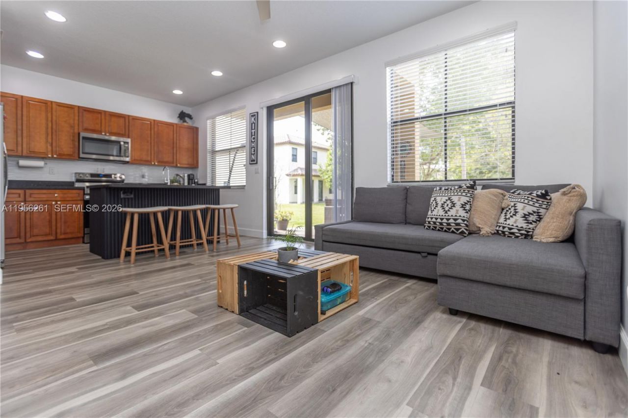 5203 NW 50th Ter, Tamarac, FL 33319 Photo