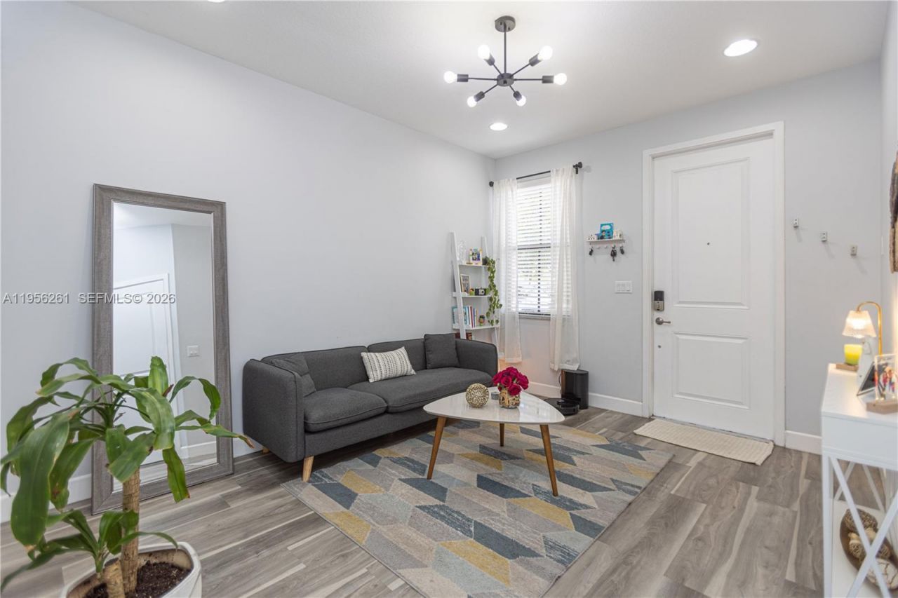 5203 NW 50th Ter, Tamarac, FL 33319 Photo