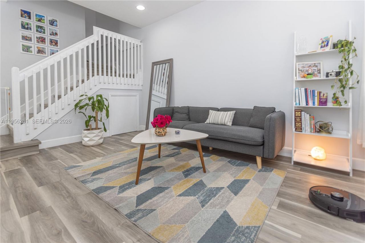 5203 NW 50th Ter, Tamarac, FL 33319 Photo