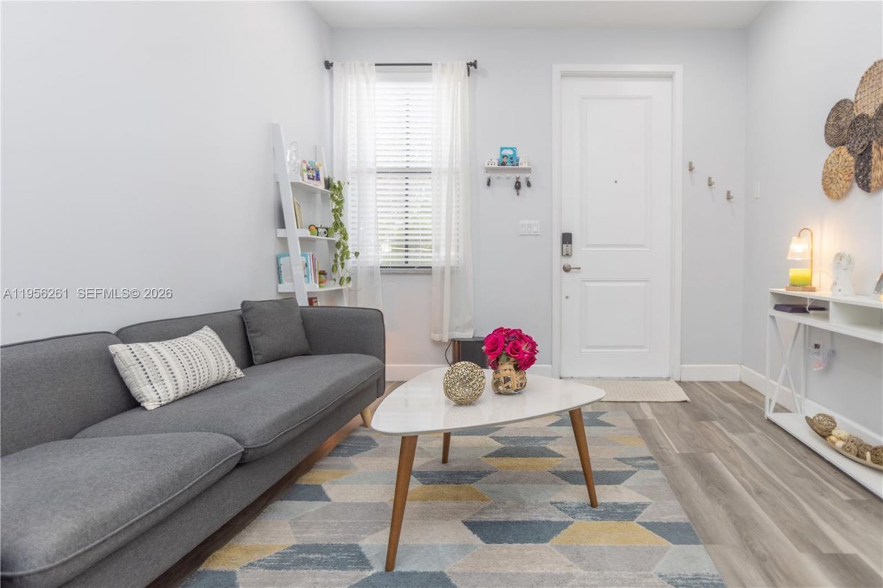 5203 NW 50th Ter, Tamarac, FL 33319 Photo