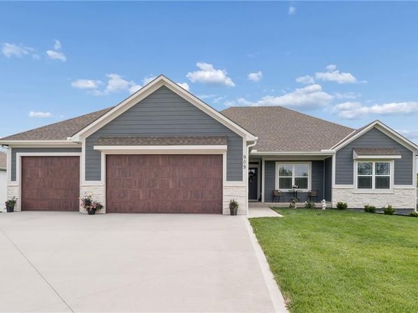 909 Captain Merriman Drive, Freeman, MO 64746