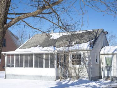 21018 Huron River Drive, Rockwood, MI 48173