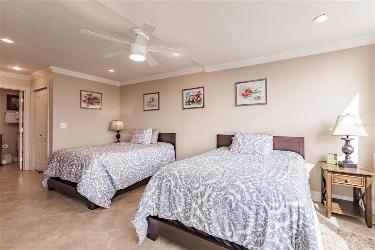 1055 W Peppertree Drive, Unit 606AA, Sarasota, FL 34242 Photo