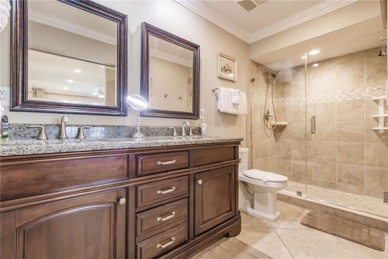 1055 W Peppertree Drive, Unit 606AA, Sarasota, FL 34242 Photo