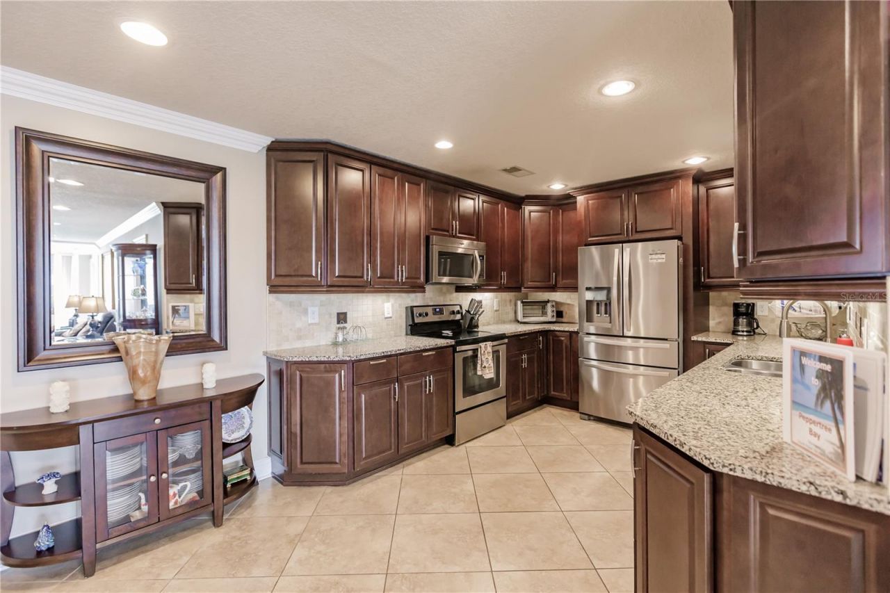 1055 W Peppertree Drive, Unit 606AA, Sarasota, FL 34242 Photo