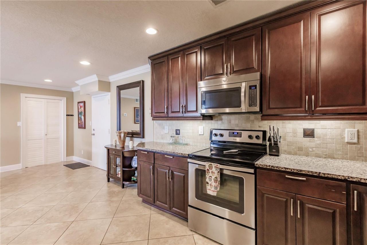 1055 W Peppertree Drive, Unit 606AA, Sarasota, FL 34242 Photo