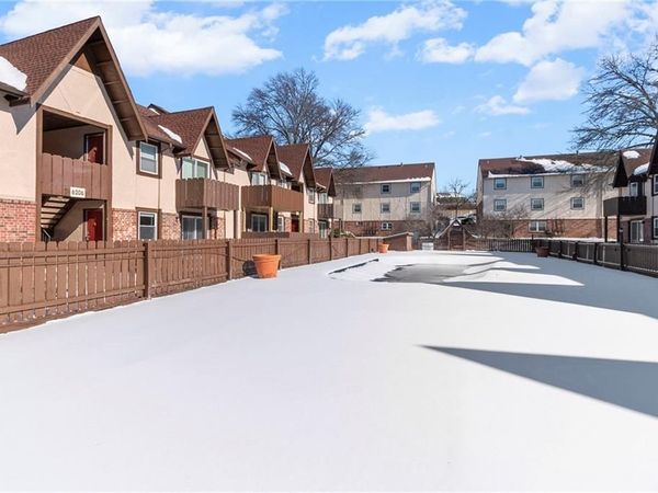 6206 Robinson Street, Unit 4, Overland Park, KS 66202