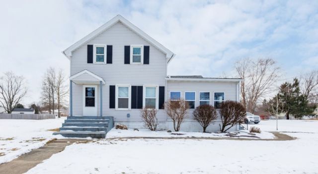 300 E South Street, Atlanta, IL 61723 Main Photo