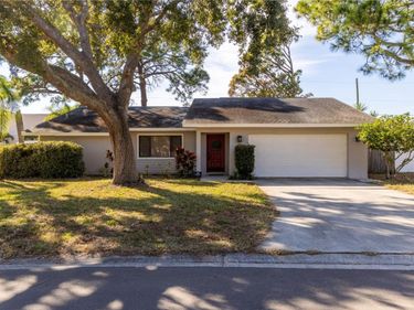 8457 CYPRESS LAKE CIRCLE, SARASOTA, FL 34243