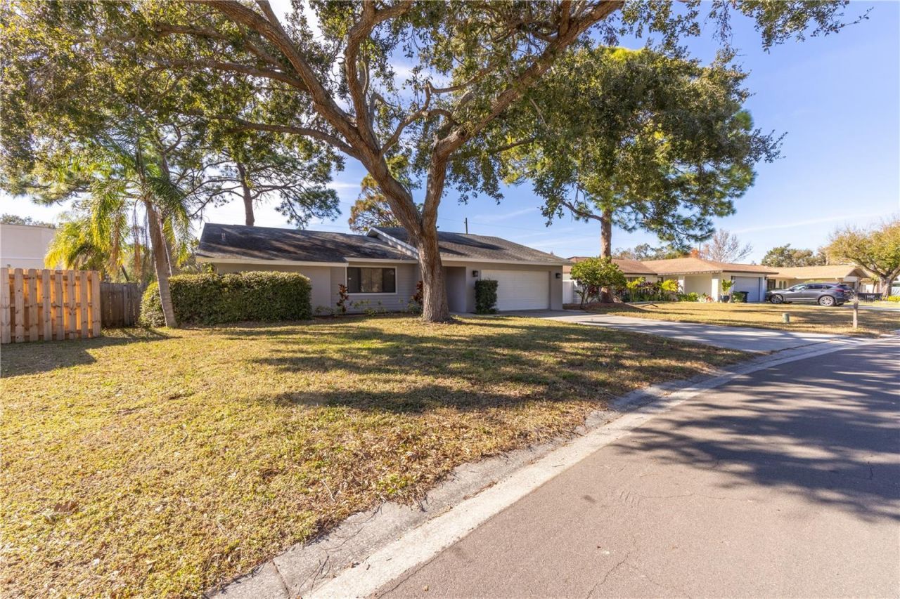 8457 Cypress Lake Circle, Sarasota, FL 34243 Photo