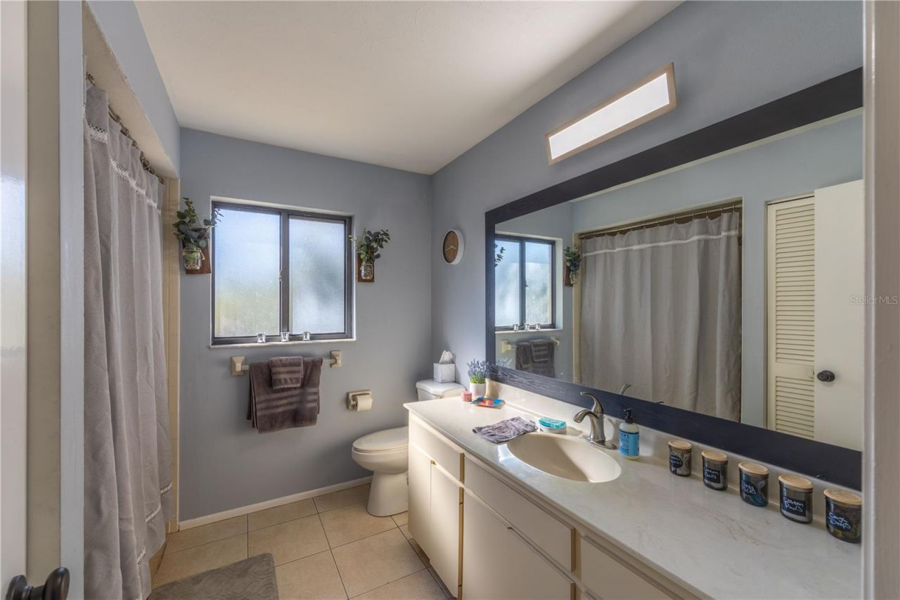 8457 Cypress Lake Circle, Sarasota, FL 34243 Photo