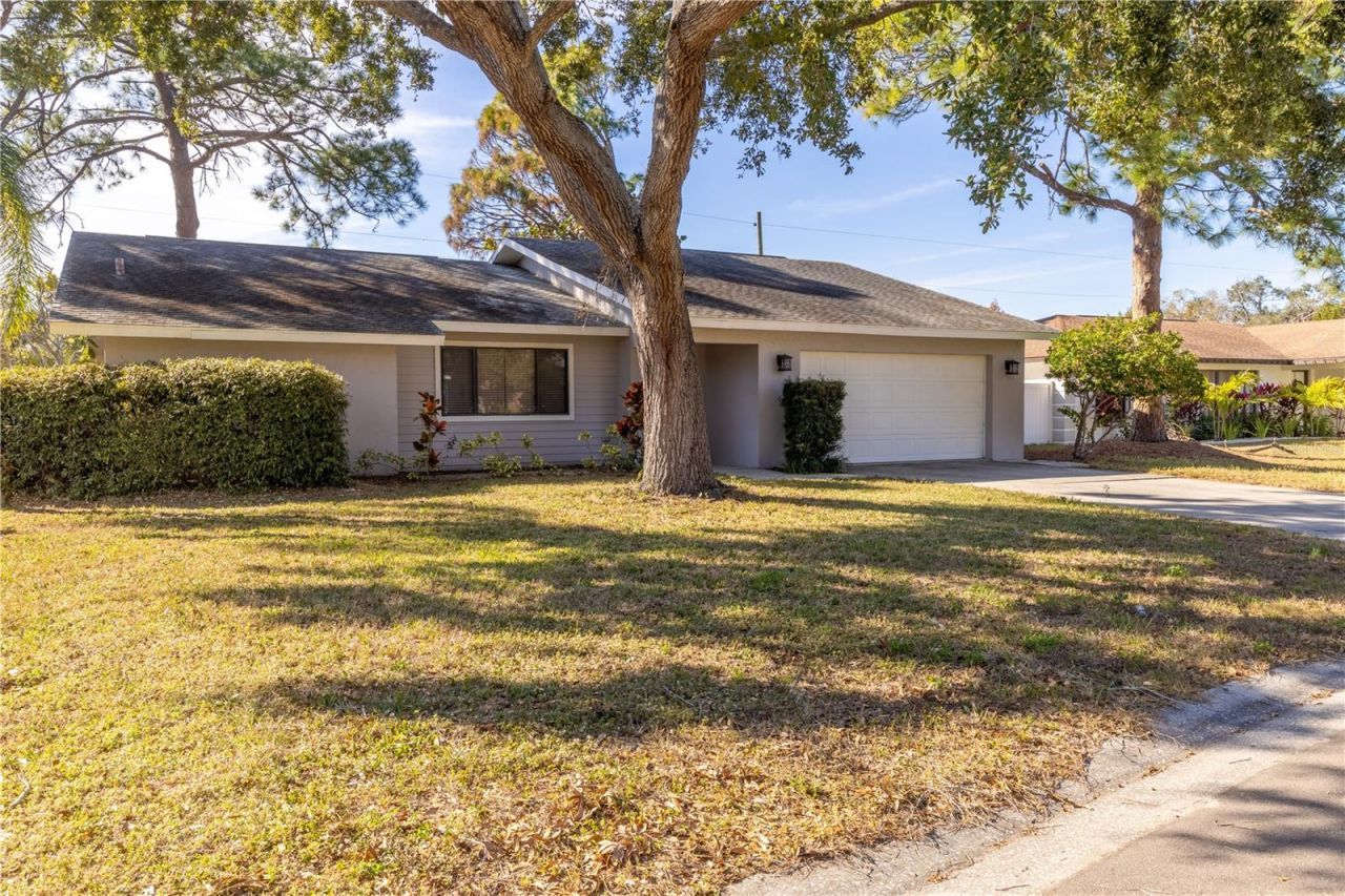 8457 Cypress Lake Circle, Sarasota, FL 34243 Photo