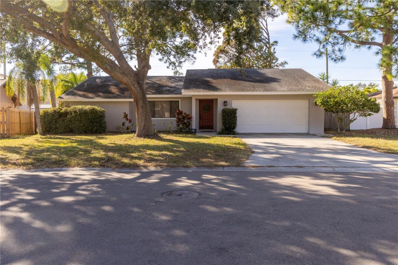 8457 Cypress Lake Circle, Sarasota, FL 34243 Photo
