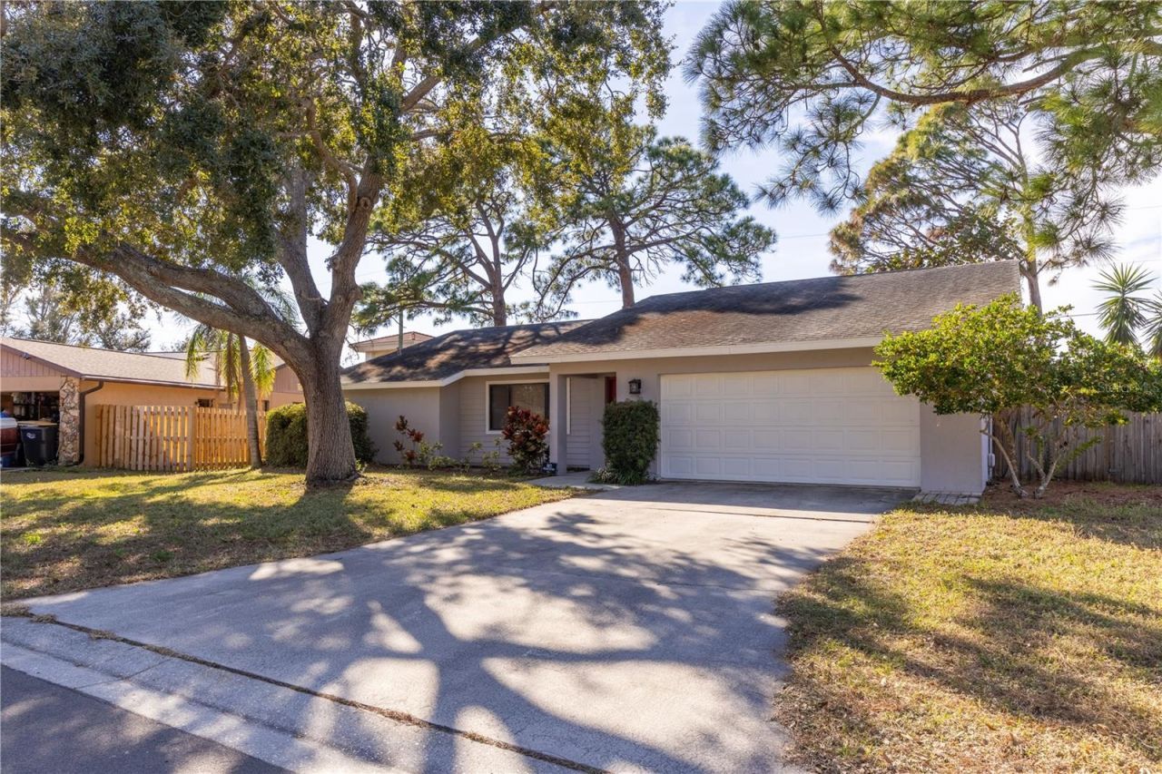 8457 Cypress Lake Circle, Sarasota, FL 34243 Photo