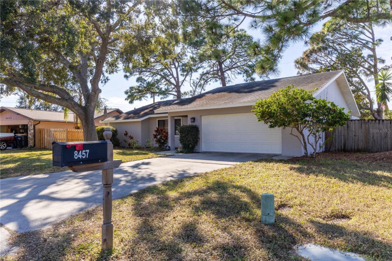8457 Cypress Lake Circle, Sarasota, FL 34243 Photo
