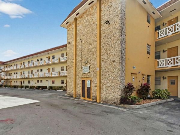 5111 W Oakland Park Boulevard, Unit 105, Lauderdale Lakes, FL 33313