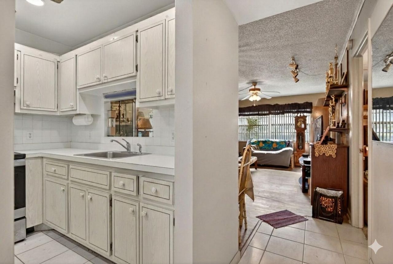 5111 W Oakland Park Boulevard, Unit 105, Lauderdale Lakes, FL 33313 Photo