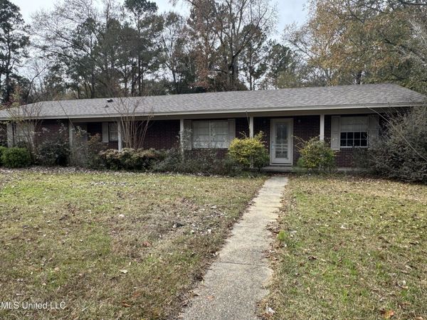 510 NW Kennedy Drive, Magee, MS 39111