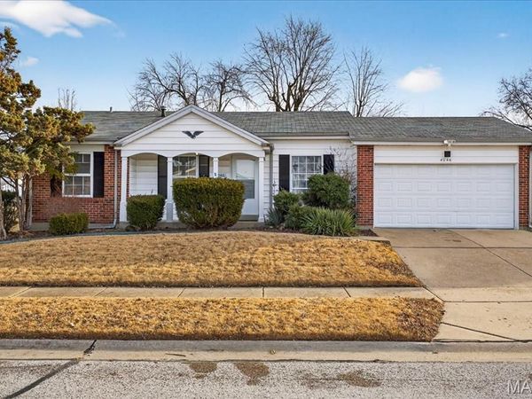 4046 Del Lago Drive, Florissant, MO 63034