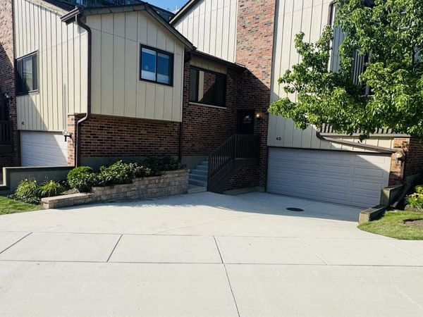 Willowbrook, IL 60527