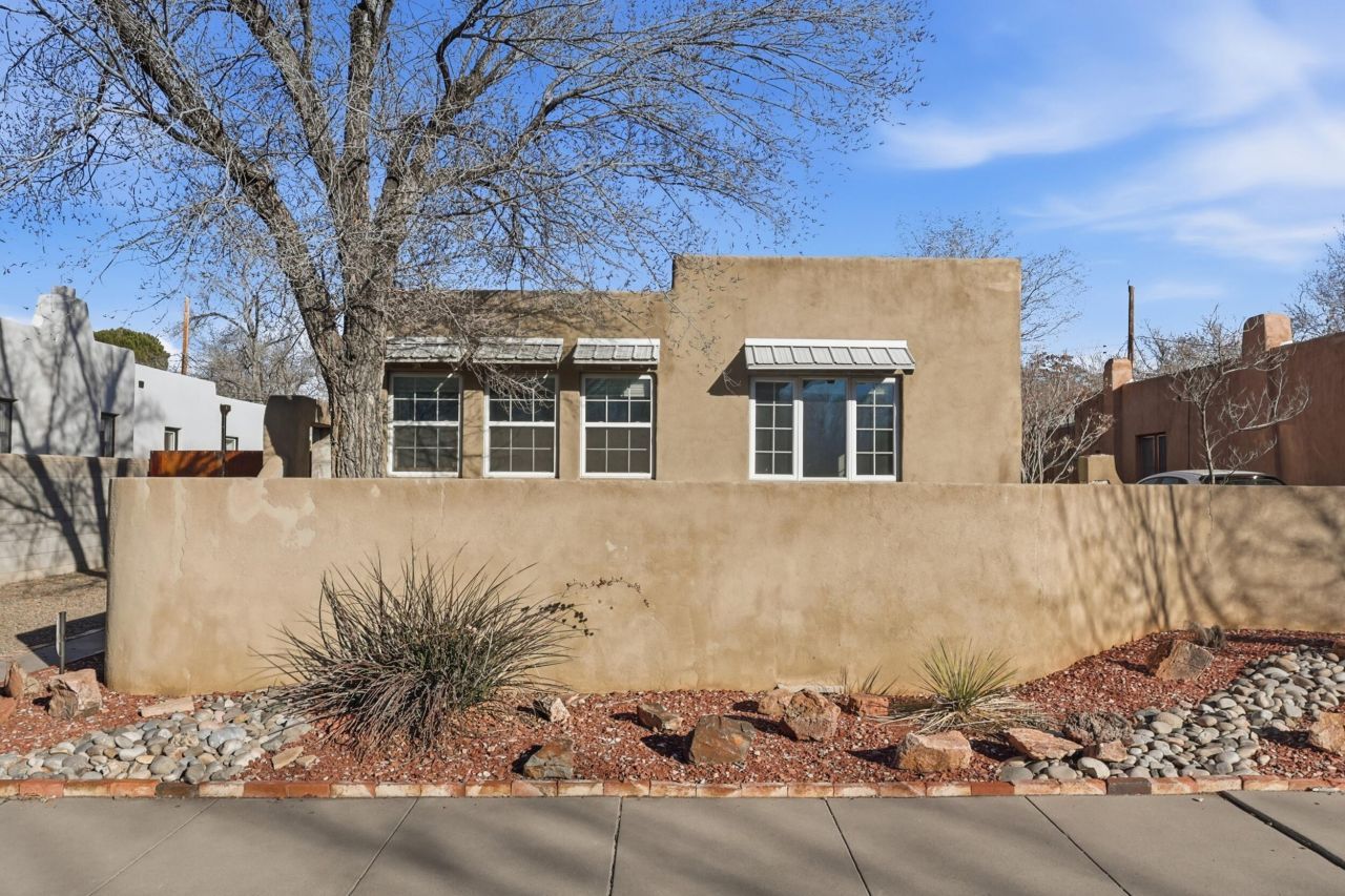 214 Richmond Drive Se, Albuquerque, NM 87106 Main Photo