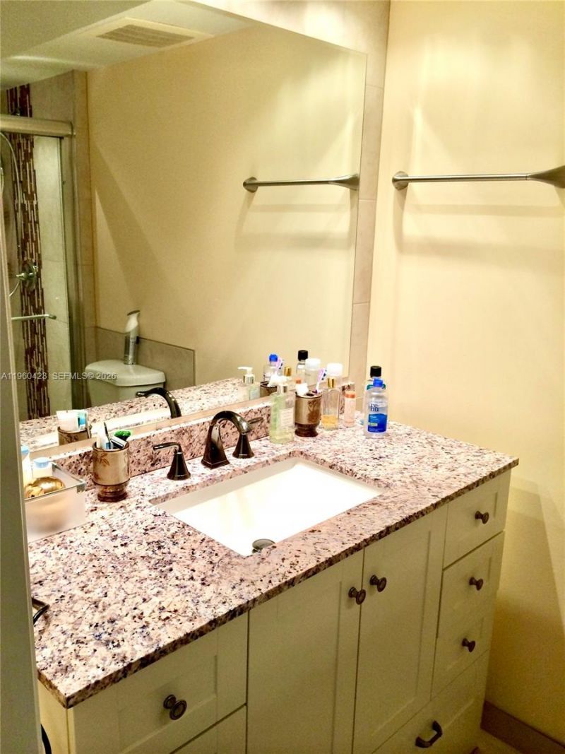 319 NE 14th Ave, Unit 602, Hallandale Beach, FL 33009 Photo