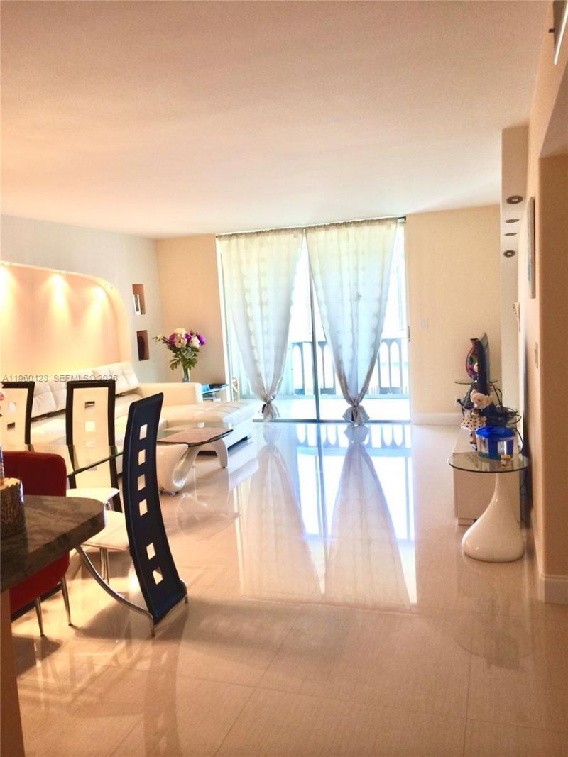 319 NE 14th Ave, Unit 602, Hallandale Beach, FL 33009 Photo