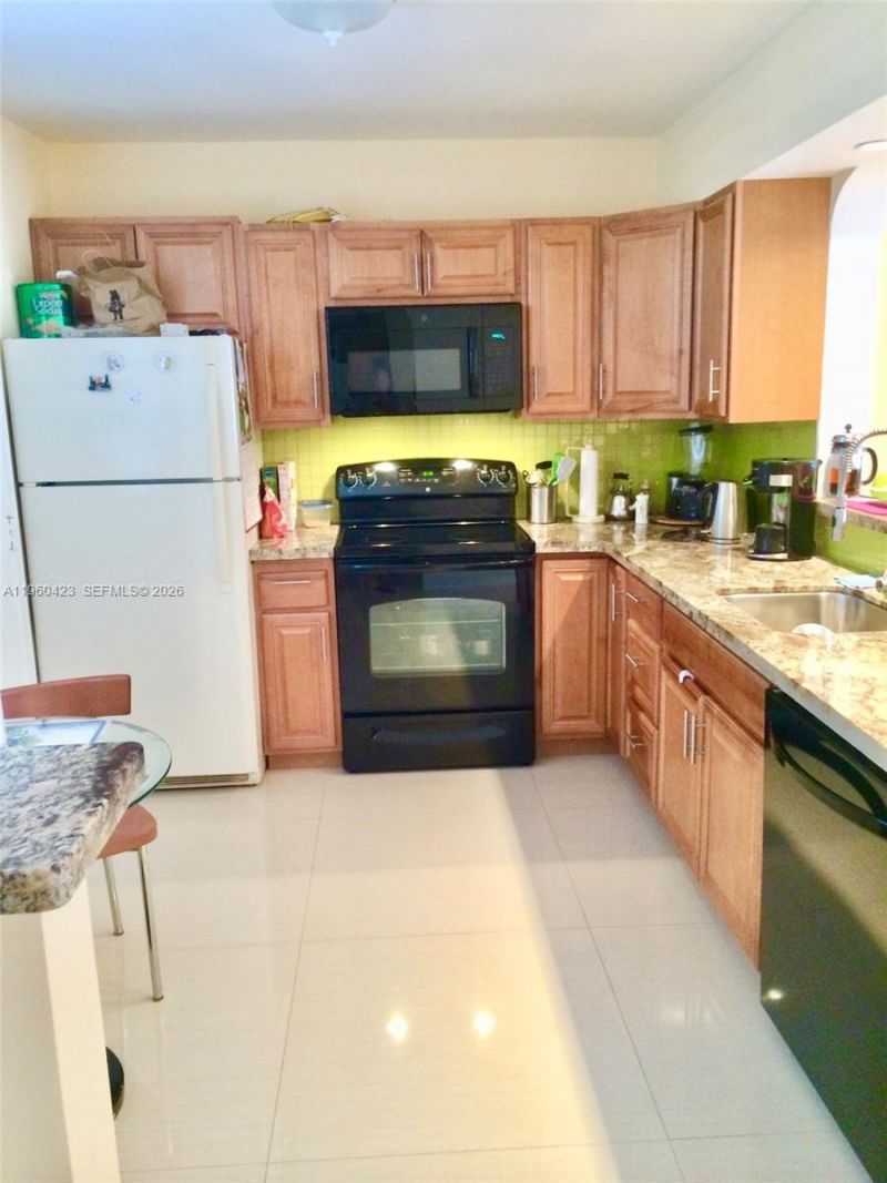 319 NE 14th Ave, Unit 602, Hallandale Beach, FL 33009 Photo