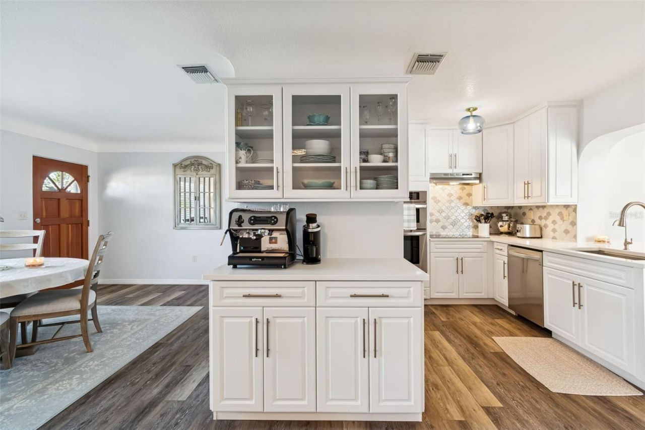 5112 58th Way N, Kenneth City, FL 33709 Photo