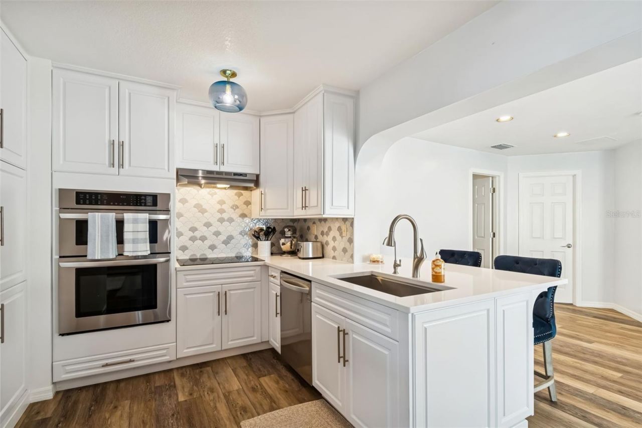 5112 58th Way N, Kenneth City, FL 33709 Photo