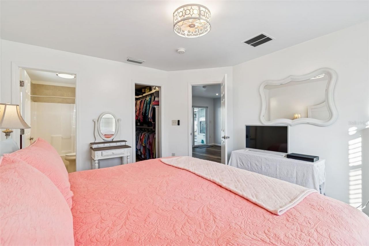 5112 58th Way N, Kenneth City, FL 33709 Photo