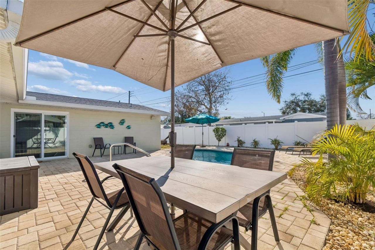 5112 58th Way N, Kenneth City, FL 33709 Photo