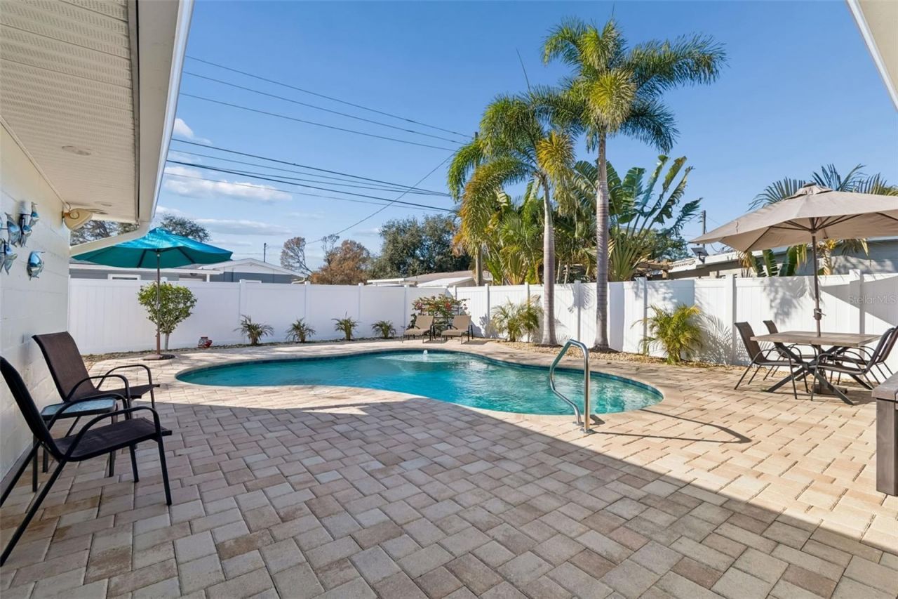 5112 58th Way N, Kenneth City, FL 33709 Photo