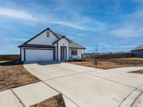 241 Sweetwater Creek LN, Hutto, TX 78634