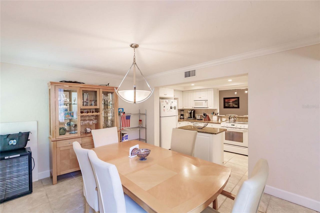 1207 E Peppertree Drive, Unit 231, Sarasota, FL 34242 Photo