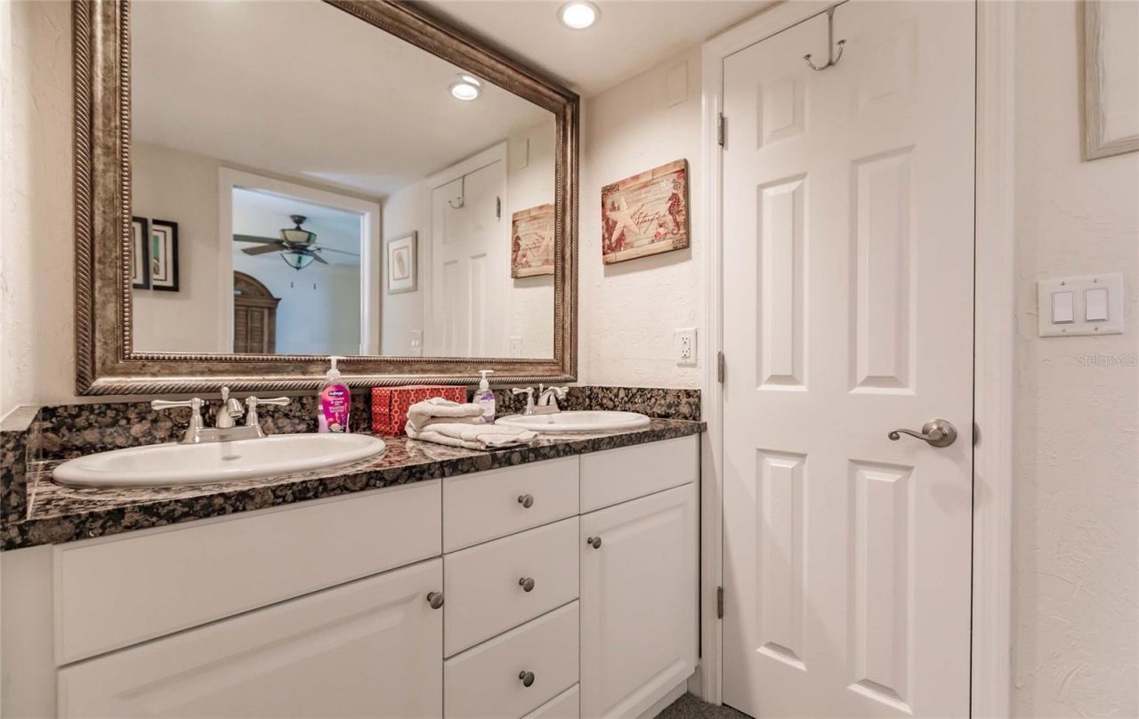 1207 E Peppertree Drive, Unit 231, Sarasota, FL 34242 Photo